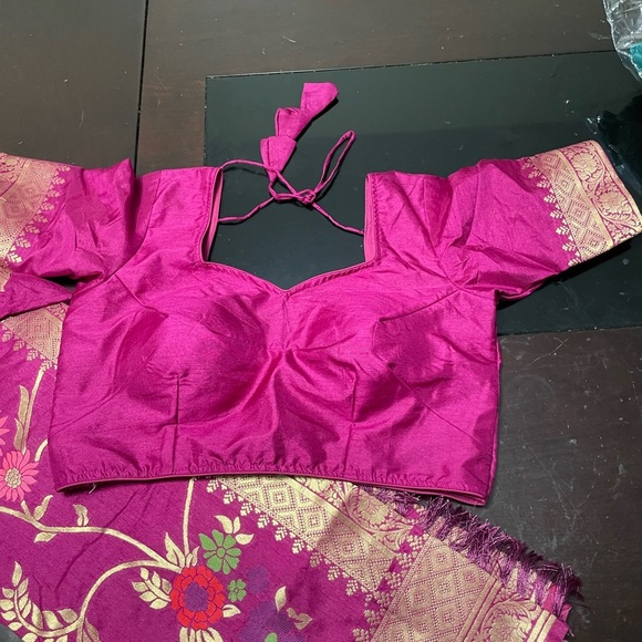 Vibrant purplish ready to wear saree  Blouse with Gold Accents - Picture 8 of 9